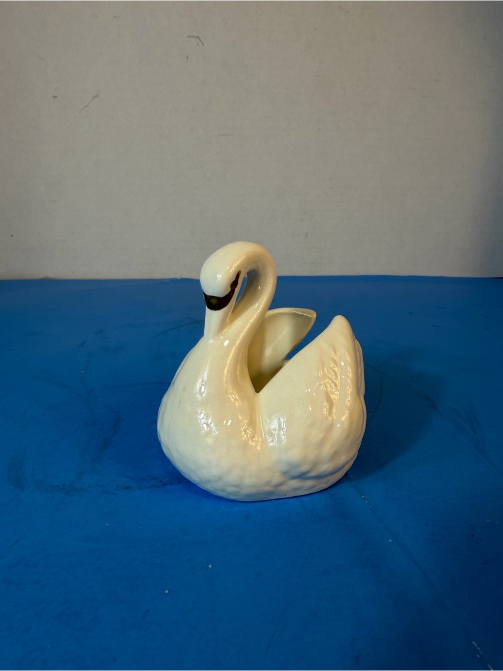 Cream Ceramic Swan Decorative Planter